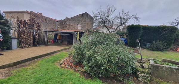 Maison à MOUTIERS-SUR-LE-LAY, 85320 - 7 pièces 170m²