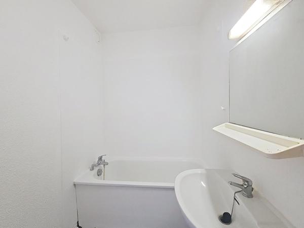 Fréjus – T2 de 26 m² en RDC + garage, petit format, grand potentiel, zéro agitation