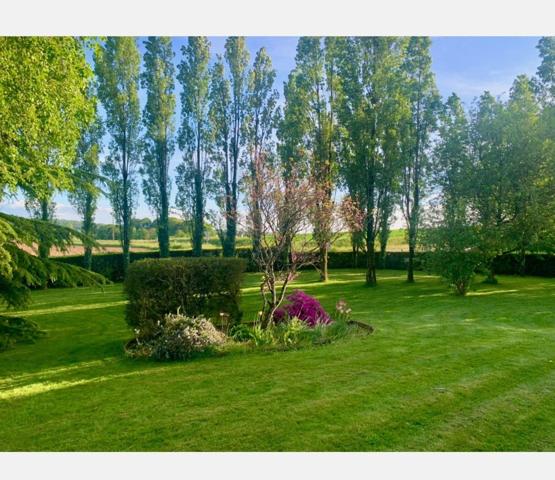 MAISON FAMILLIALE DE 195 M2 SUR TERRAIN DE 4443 M2 EN CAMPAGNE DE BAUD