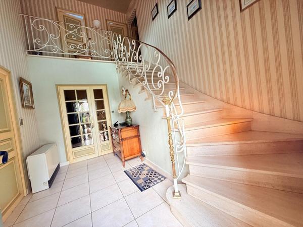 MAISON FAMILLIALE DE 195 M2 SUR TERRAIN DE 4443 M2 EN CAMPAGNE DE BAUD