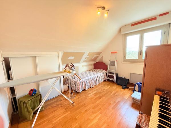 MAISON FAMILLIALE DE 195 M2 SUR TERRAIN DE 4443 M2 EN CAMPAGNE DE BAUD