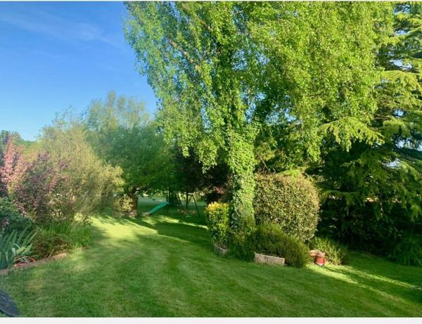 MAISON FAMILLIALE DE 195 M2 SUR TERRAIN DE 4443 M2 EN CAMPAGNE DE BAUD