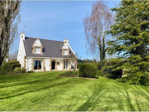 MAISON FAMILLIALE DE 195 M2 SUR TERRAIN DE 4443 M2 EN CAMPAGNE DE BAUD