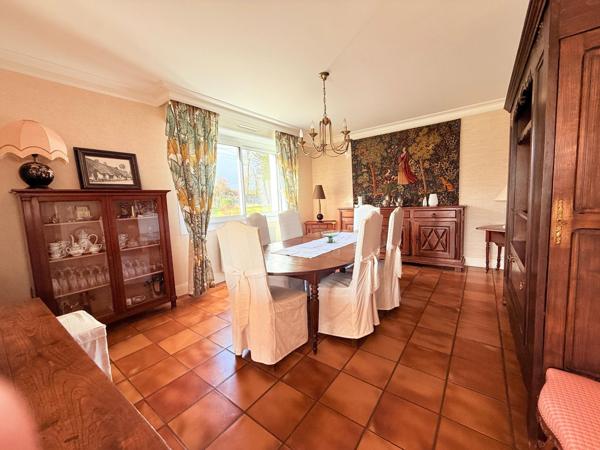 MAISON FAMILLIALE DE 195 M2 SUR TERRAIN DE 4443 M2 EN CAMPAGNE DE BAUD