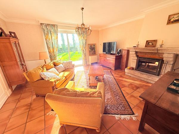 MAISON FAMILLIALE DE 195 M2 SUR TERRAIN DE 4443 M2 EN CAMPAGNE DE BAUD