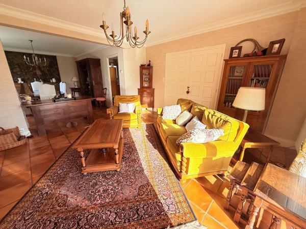 MAISON FAMILLIALE DE 195 M2 SUR TERRAIN DE 4443 M2 EN CAMPAGNE DE BAUD