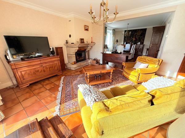 MAISON FAMILLIALE DE 195 M2 SUR TERRAIN DE 4443 M2 EN CAMPAGNE DE BAUD