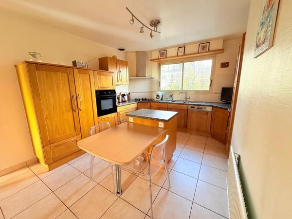 MAISON FAMILLIALE DE 195 M2 SUR TERRAIN DE 4443 M2 EN CAMPAGNE DE BAUD