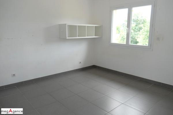 Immeuble à SAINT-GERMAIN-LES-VERGNES, 19330 - 299m²