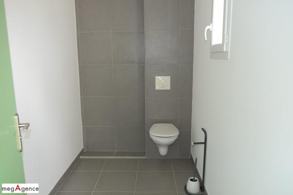 Immeuble à SAINT-GERMAIN-LES-VERGNES, 19330 - 299m²