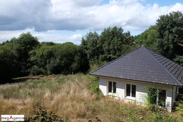 Immeuble à SAINT-GERMAIN-LES-VERGNES, 19330 - 299m²