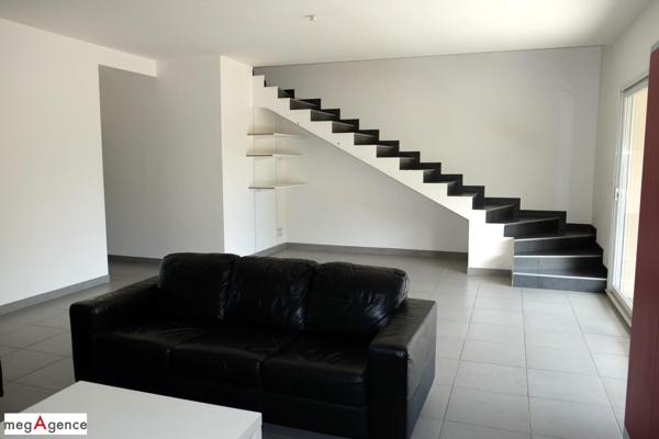 Immeuble à SAINT-GERMAIN-LES-VERGNES, 19330 - 299m²