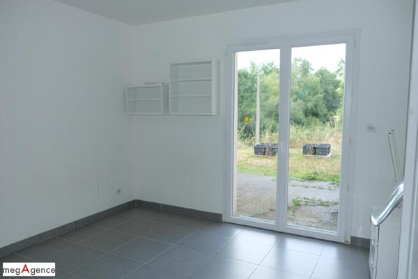 Immeuble à SAINT-GERMAIN-LES-VERGNES, 19330 - 299m²