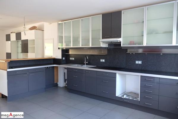 Immeuble à SAINT-GERMAIN-LES-VERGNES, 19330 - 299m²