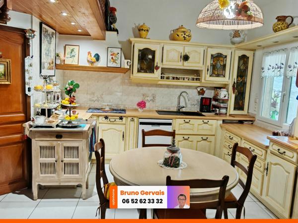 Maison à vendre à Balaruc-le-Vieux, années 80, avec jardin, piscine et vue dégagée