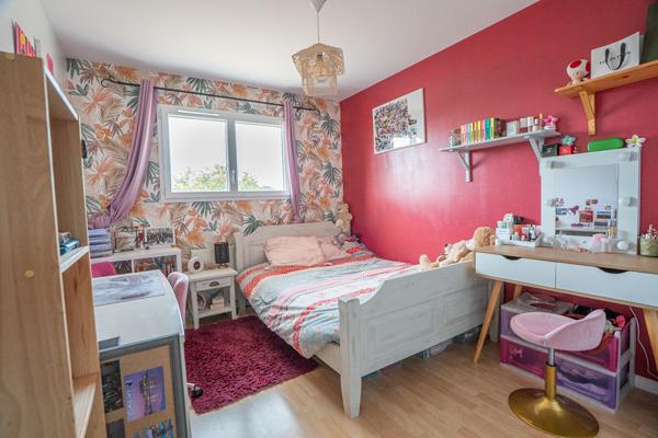 Maison Maison familiale 5 chambres - Double garage - Quartier calme Corbiac 166 m²