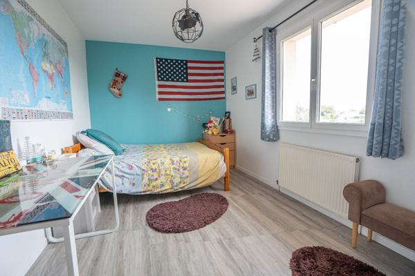 Maison Maison familiale 5 chambres - Double garage - Quartier calme Corbiac 166 m²