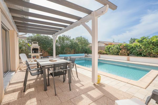 Maison Maison familiale 5 chambres - Double garage - Quartier calme Corbiac 166 m²