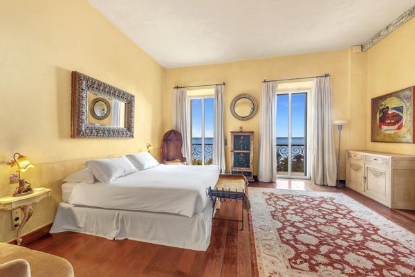 Vente Maison de maître Èze 10 Pièces 558.95 m²