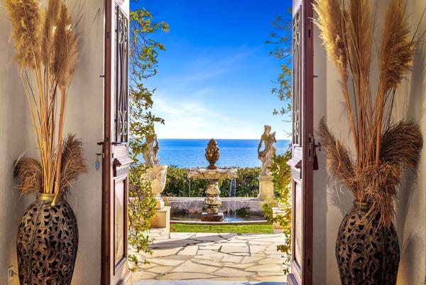 Vente Maison de maître Èze 10 Pièces 558.95 m²