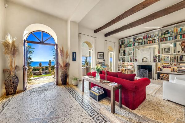 Vente Maison de maître Èze 10 Pièces 558.95 m²