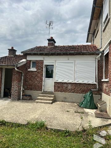 Une maison mitoyenne à usage d'habitation.