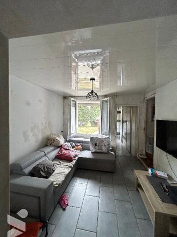 Une maison mitoyenne à usage d'habitation.