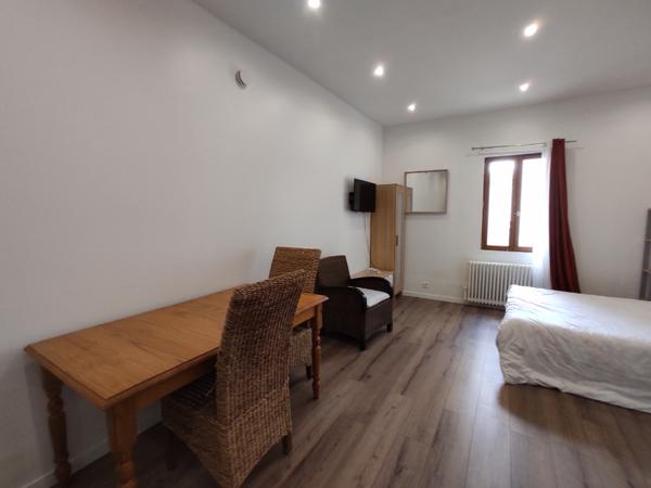 Studio au rez de chaussé 25 m² , Fontenay sous bois Studio au rez de chaussé 25 m² , Fontenay sous bois
