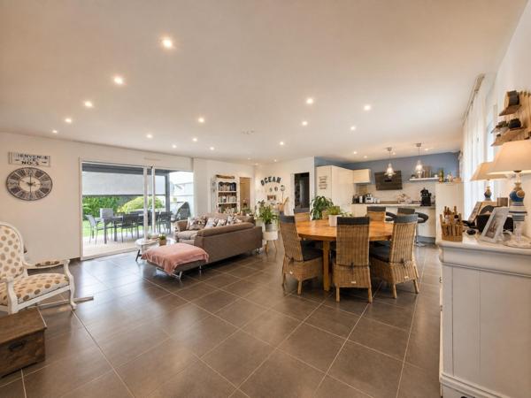 130 m² • 4 chambres • 900 m² • Piscine & sérénité - La maison que vous n’aviez pas encore imaginée