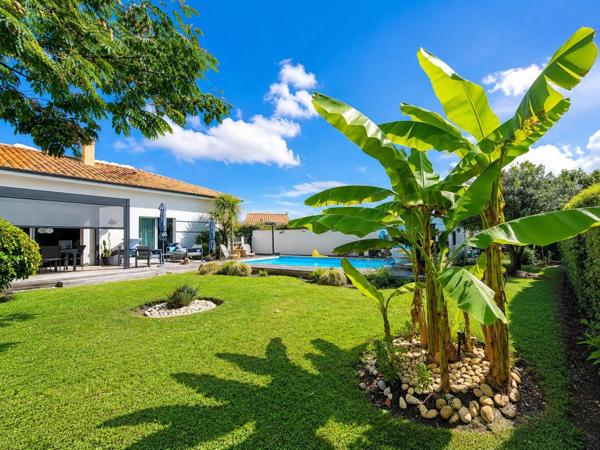 130 m² • 4 chambres • 900 m² • Piscine & sérénité - La maison que vous n’aviez pas encore imaginée