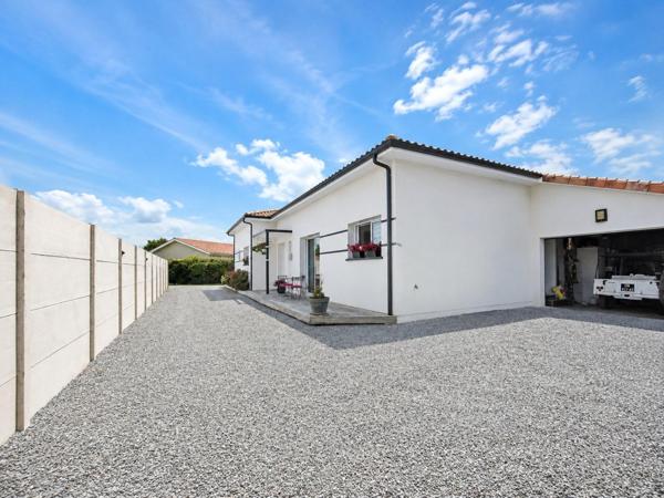 130 m² • 4 chambres • 900 m² • Piscine & sérénité - La maison que vous n’aviez pas encore imaginée