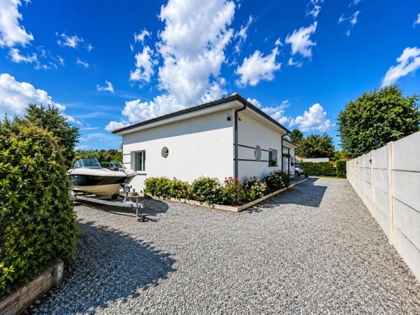 130 m² • 4 chambres • 900 m² • Piscine & sérénité - La maison que vous n’aviez pas encore imaginée