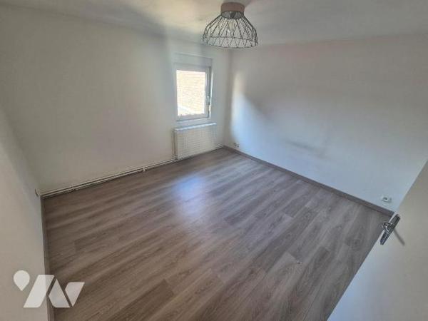 IDÉAL PRIMO-ACCÉDANT OU INVESTISSEUR
Maison de 113 m² proche du centre ville de MARLY comprena...