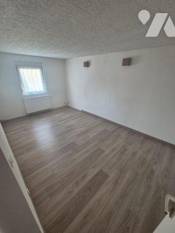 IDÉAL PRIMO-ACCÉDANT OU INVESTISSEUR
Maison de 113 m² proche du centre ville de MARLY comprena...