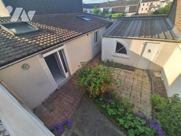 IDÉAL PRIMO-ACCÉDANT OU INVESTISSEUR
Maison de 113 m² proche du centre ville de MARLY comprena...