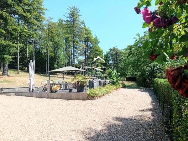 Vue sur la campagne, avec la partie boisée, un havre de paix