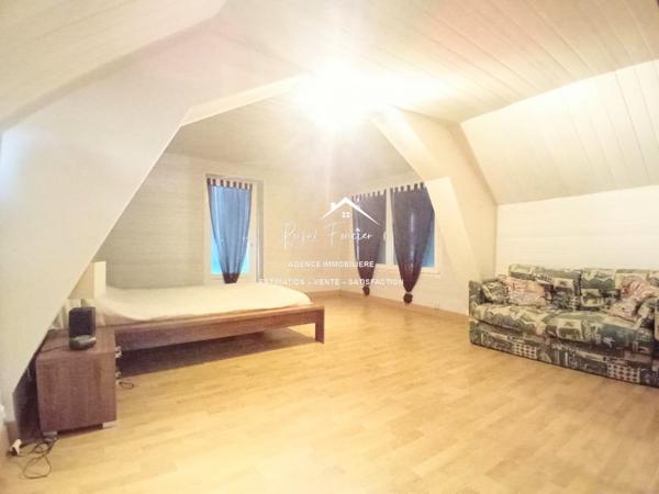 Vue sur la campagne, avec la partie boisée, un havre de paix