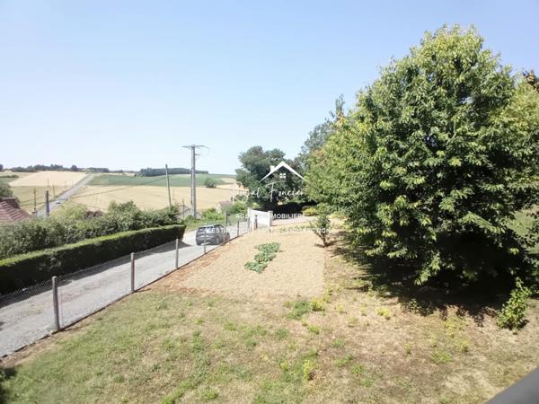 Vue sur la campagne, avec la partie boisée, un havre de paix