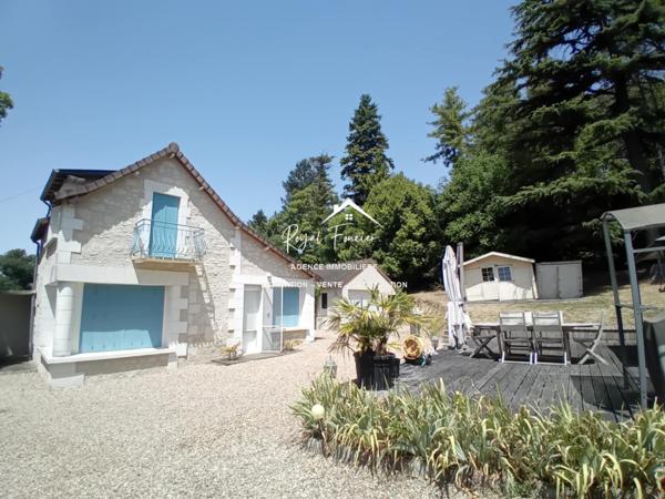 Vue sur la campagne, avec la partie boisée, un havre de paix