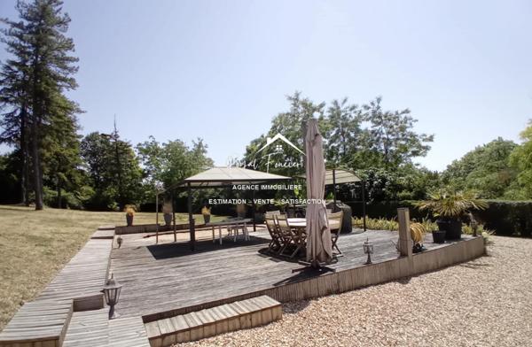 Vue sur la campagne, avec la partie boisée, un havre de paix