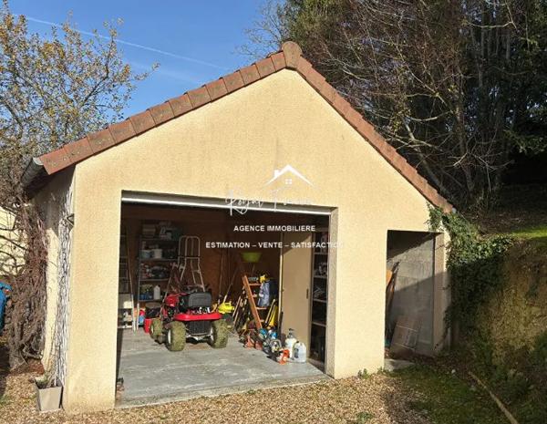 Vue sur la campagne, avec la partie boisée, un havre de paix