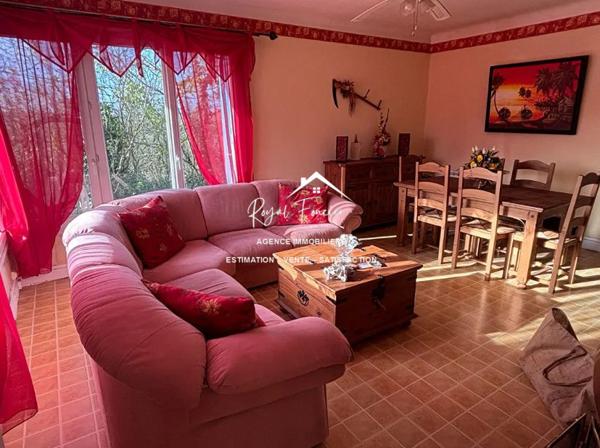 Vue sur la campagne, avec la partie boisée, un havre de paix