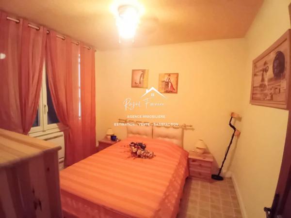 Vue sur la campagne, avec la partie boisée, un havre de paix