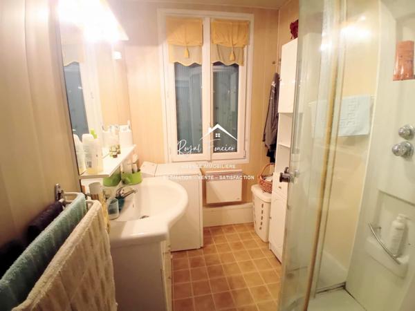 Vue sur la campagne, avec la partie boisée, un havre de paix