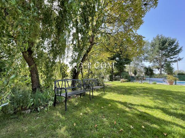 Maison 9 pièce(s) 6 chambre(s) 233.5 m²