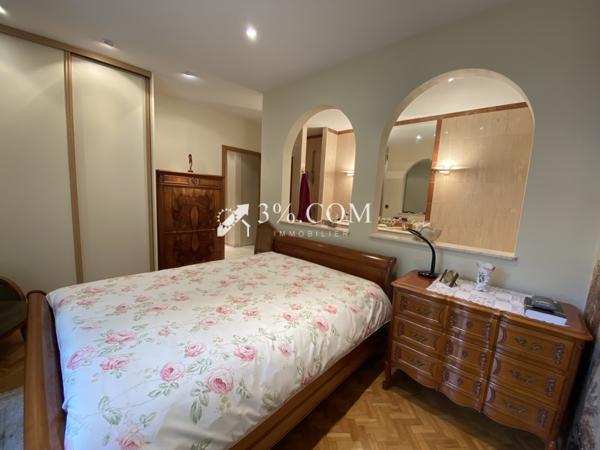 Maison 9 pièce(s) 6 chambre(s) 233.5 m²