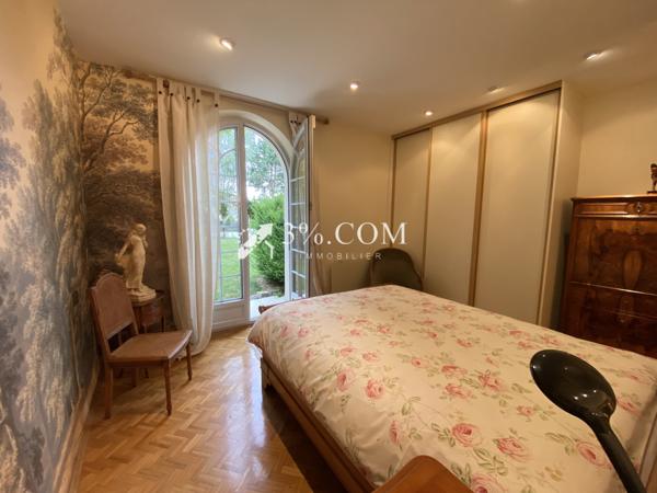 Maison 9 pièce(s) 6 chambre(s) 233.5 m²