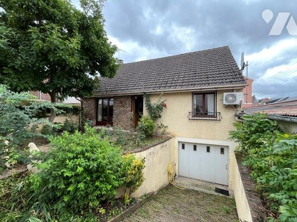 Maison : cuisine séjour, 2 ch, mezzanine, cave, véranda, garage.