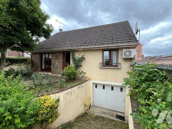 Maison : cuisine séjour, 2 ch, mezzanine, cave, véranda, garage.