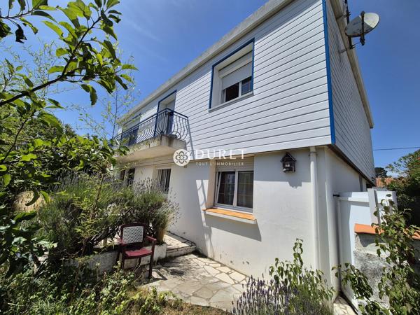 A proximité des commerces, du port et des plages